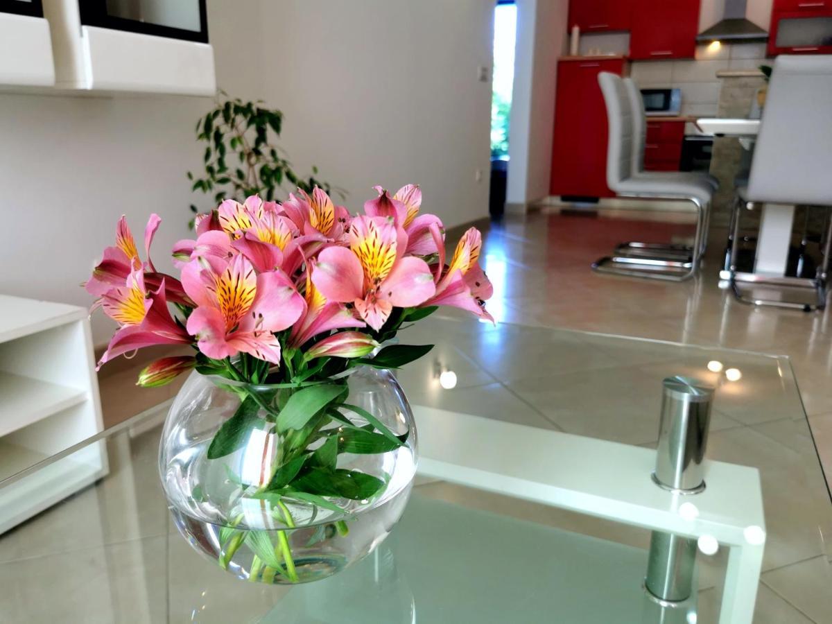 Parun Apartment *